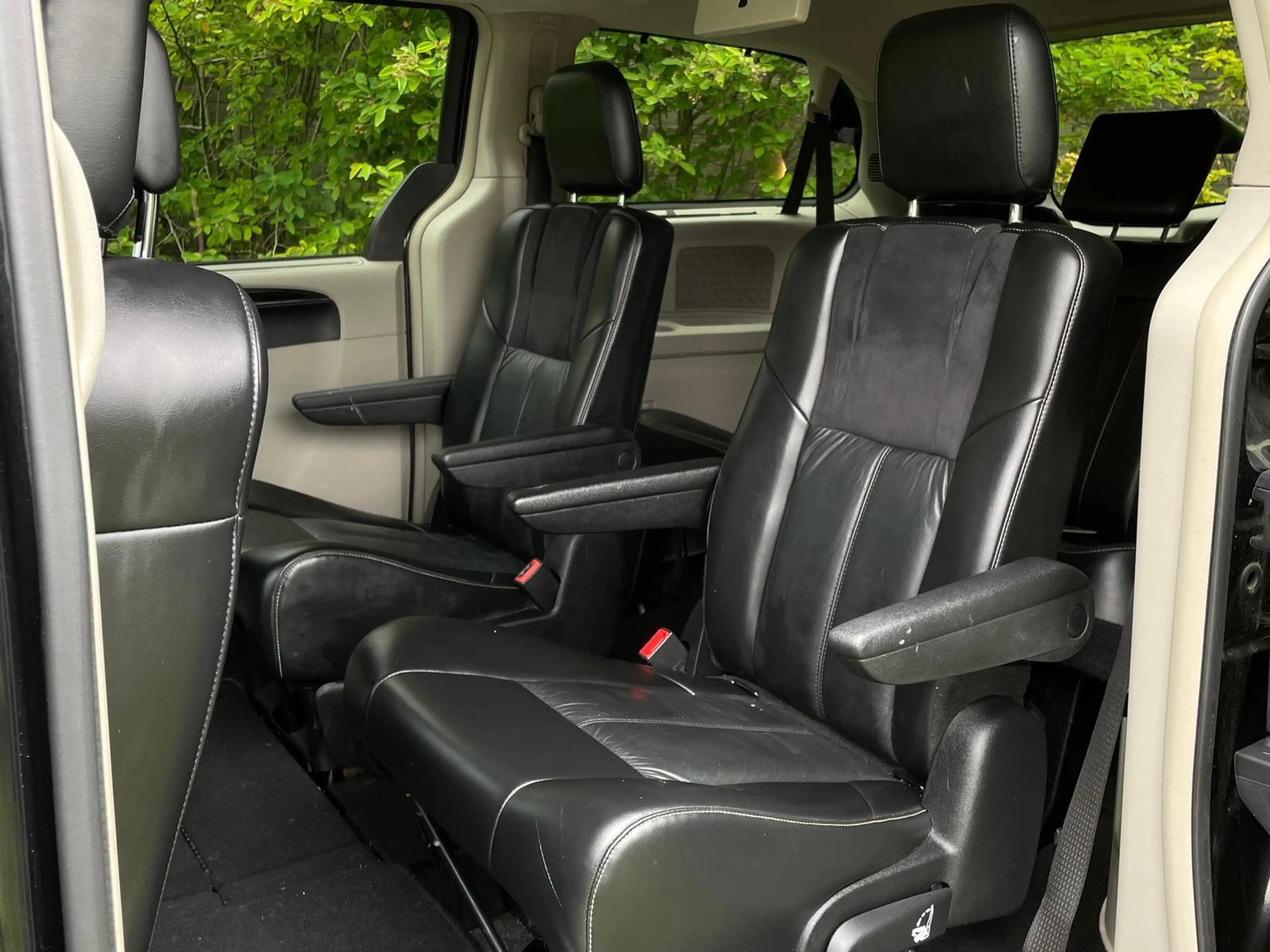 Chrysler Grand Voyager Limited Edition 3.6 V6 Stow&Go/3XTV/DVD — photo 12