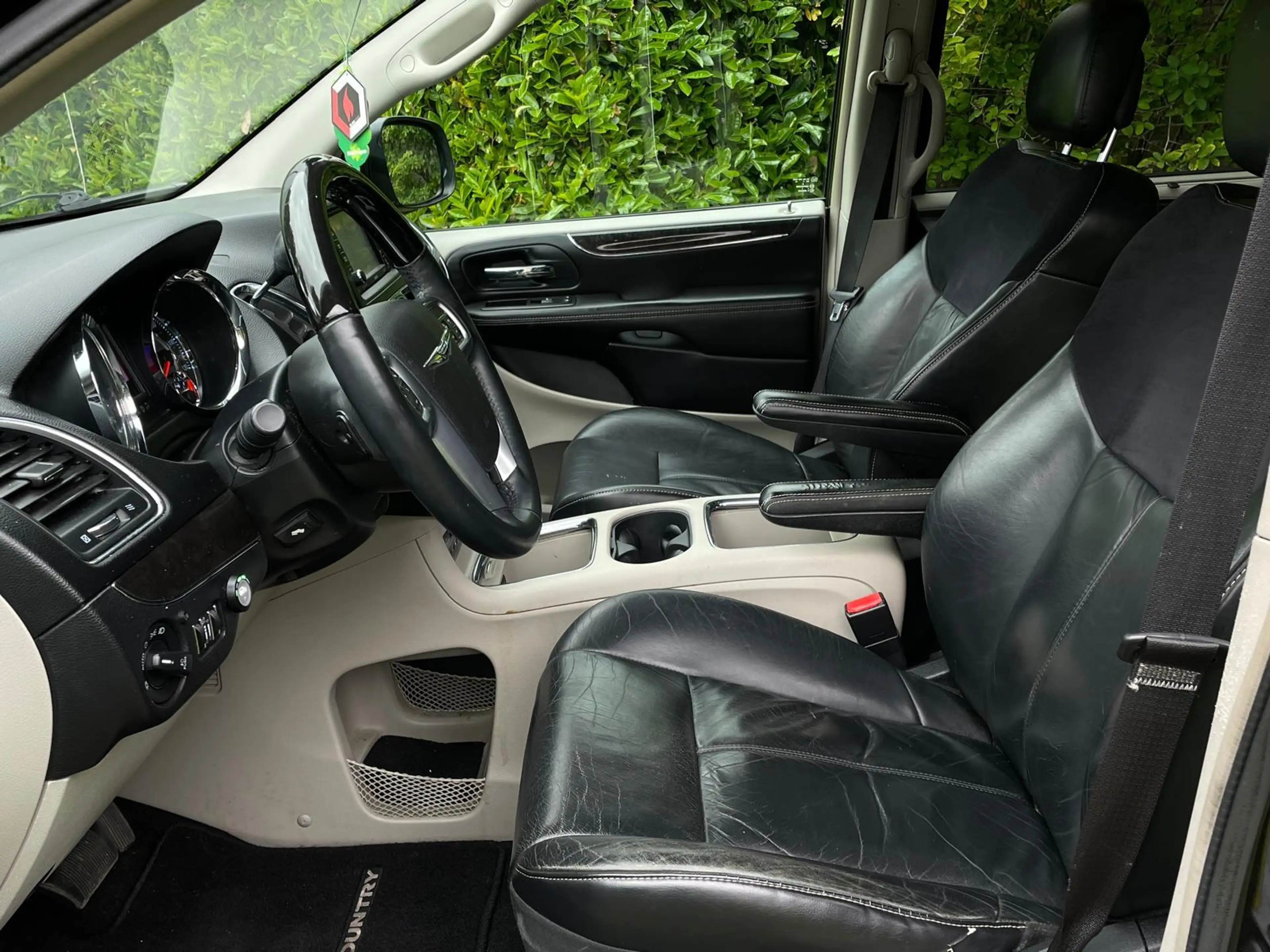 Chrysler Grand Voyager Limited Edition 3.6 V6 Stow&Go/3XTV/DVD — photo 10