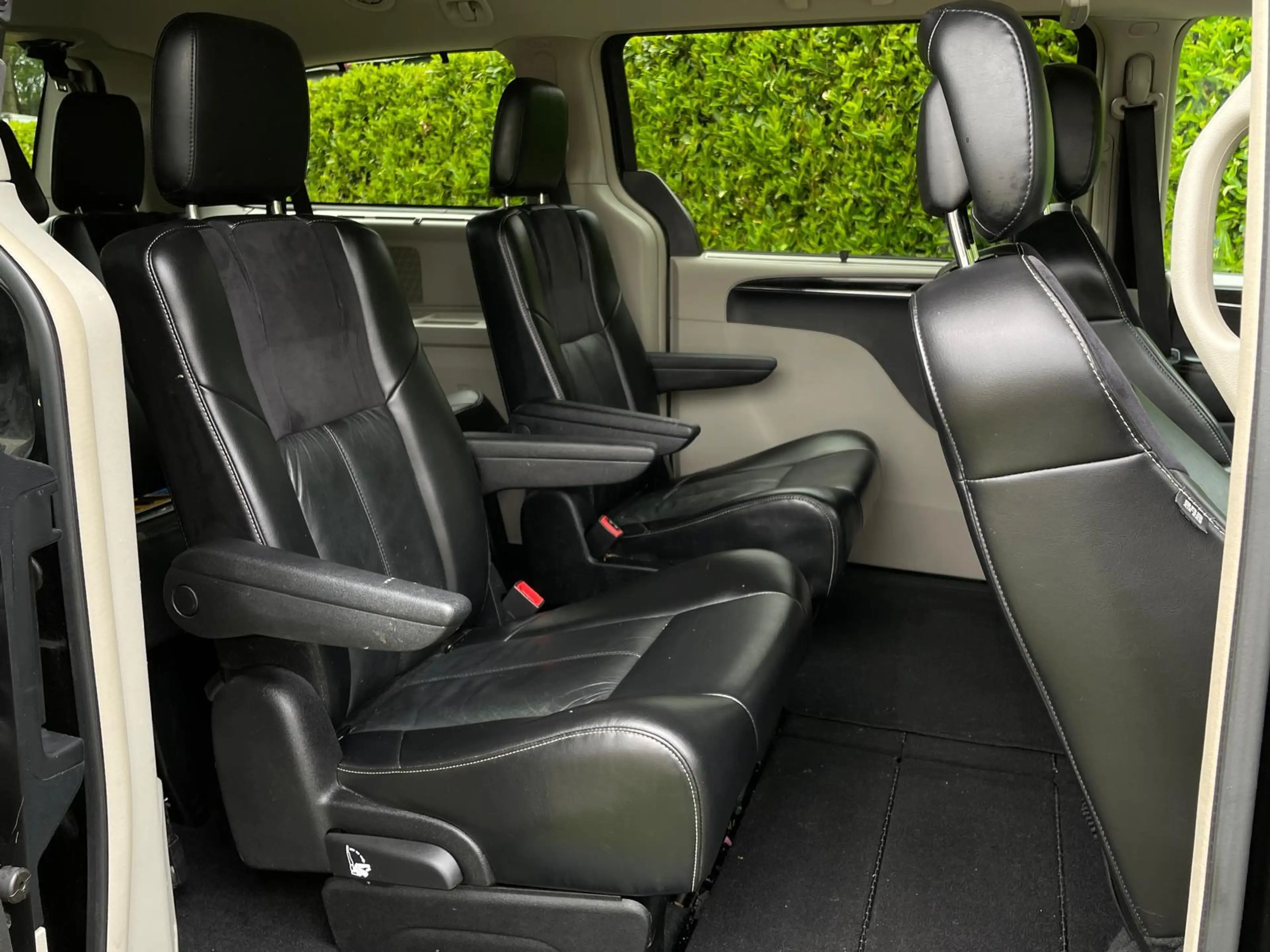 Chrysler Grand Voyager Limited Edition 3.6 V6 Stow&Go/3XTV/DVD — photo 14
