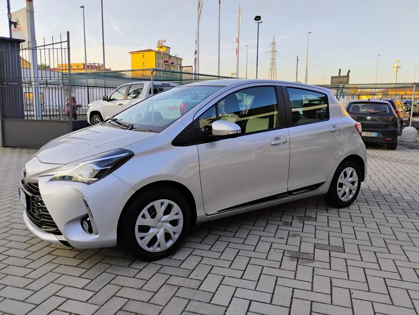 Toyota Yaris Yaris III 2017 5p 1.0 Active my18 Argent - 1