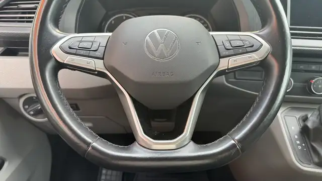 Volkswagen Transporter view 12
