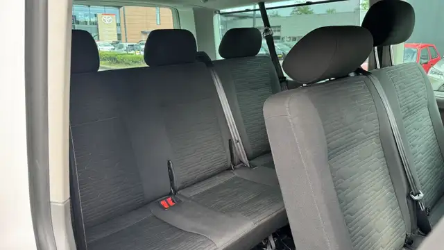 Volkswagen Transporter view 16
