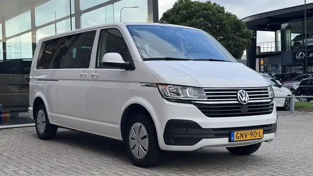 Volkswagen Transporter view 3
