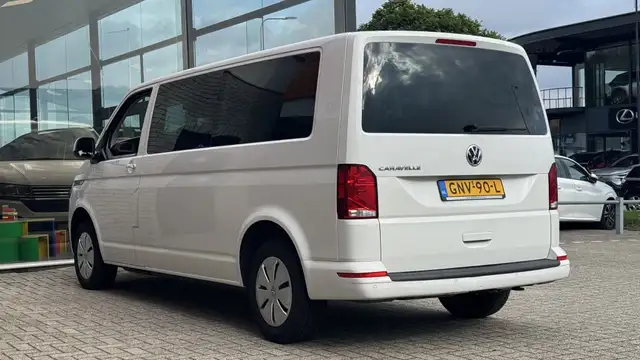Volkswagen Transporter view 4