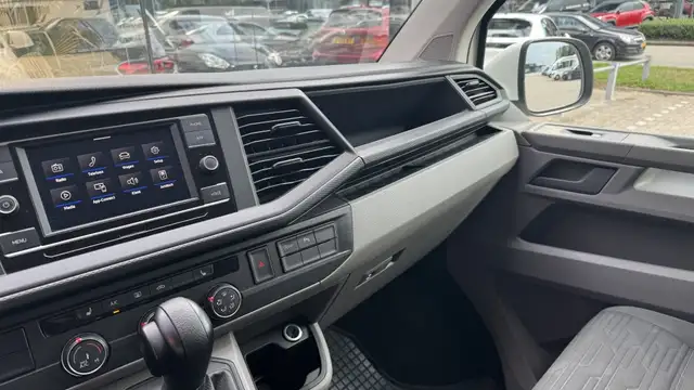 Volkswagen Transporter view 10