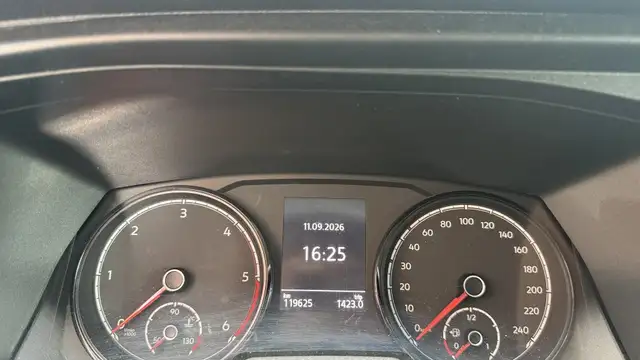 Volkswagen Transporter view 14