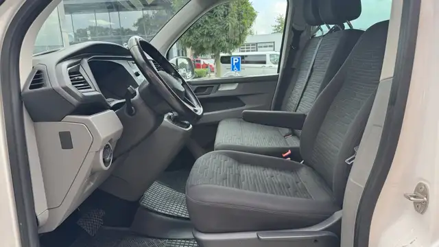 Volkswagen Transporter view 8