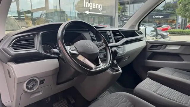 Volkswagen Transporter view 7