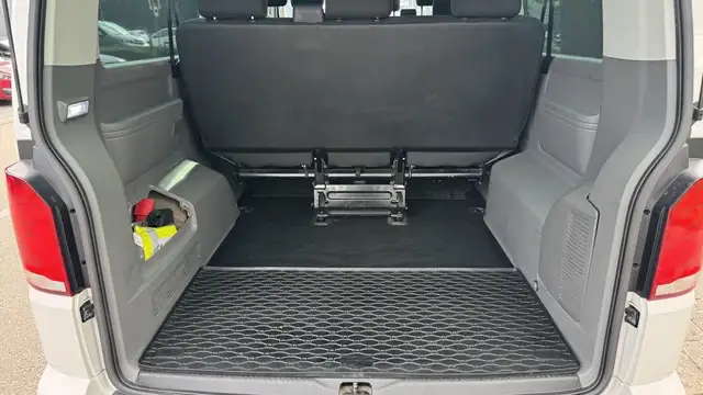 Volkswagen Transporter view 18