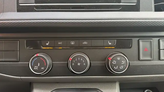Volkswagen Transporter view 11