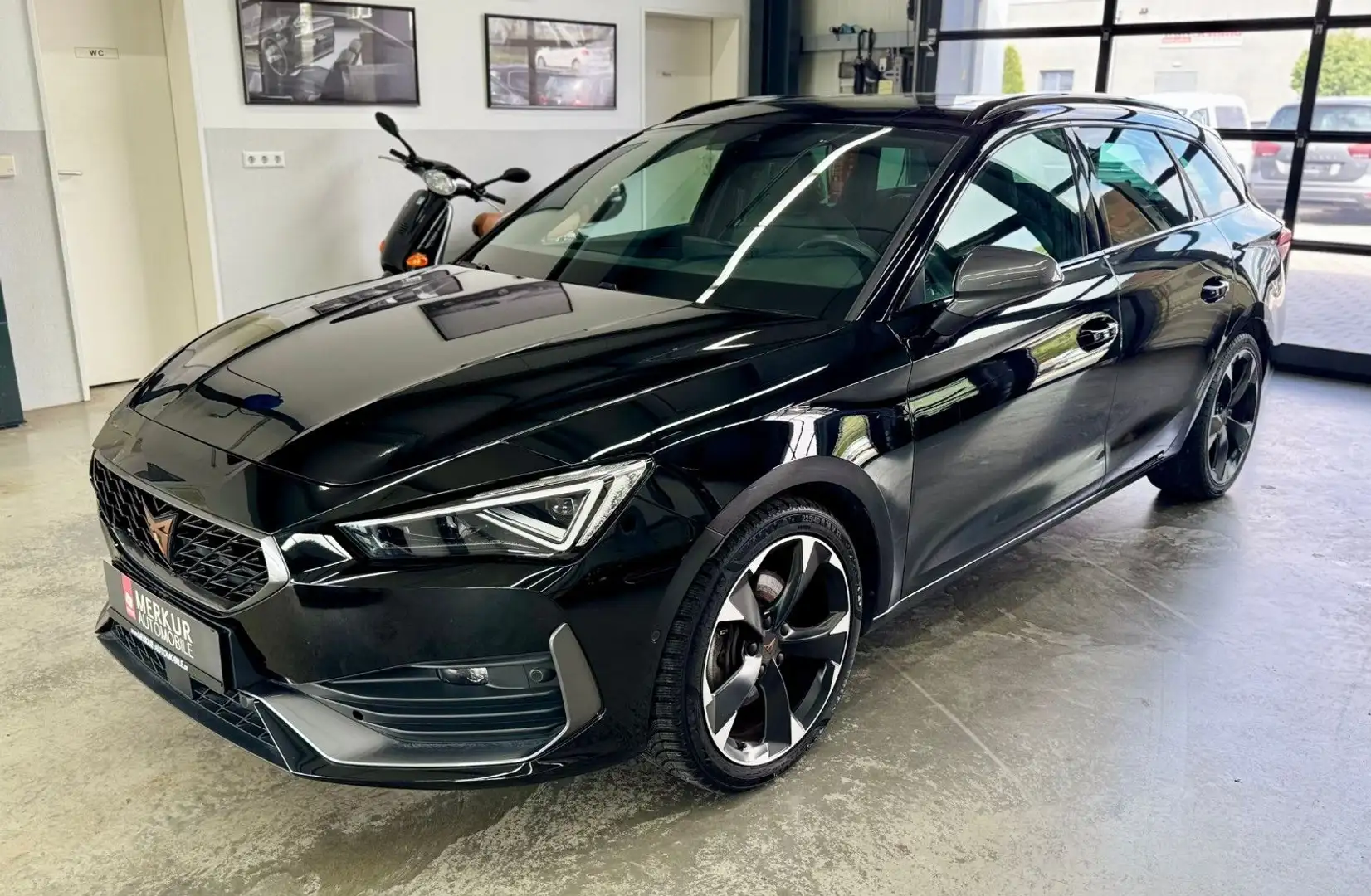 CUPRA Leon 2.0 TSI DSG Sportstourer+ACC+Navi+AHK+Pano Noir - 1