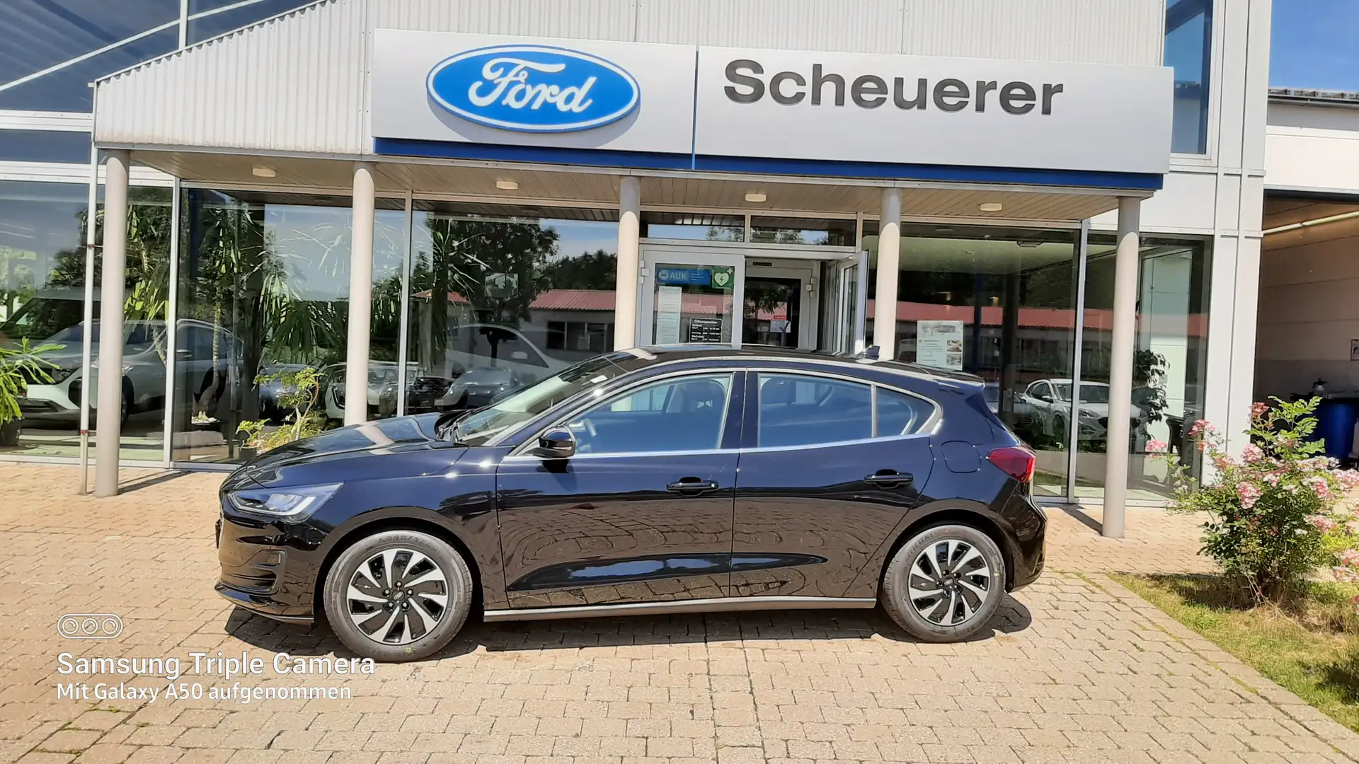 Ford Focus Titanium 1,0l EcoBoost Mild-Hybrid mHEV Schwarz - 2