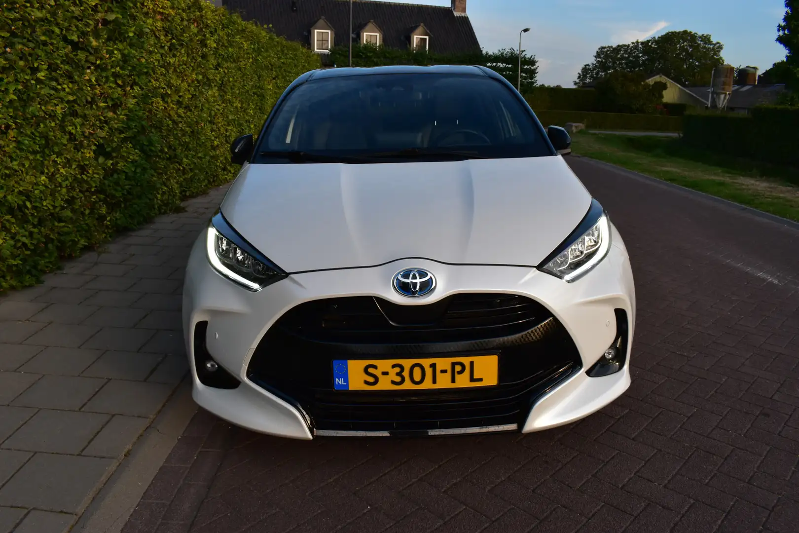 Toyota Yaris 1.5 Hybrid Launch Edition FULL OPTION! Weiß - 2