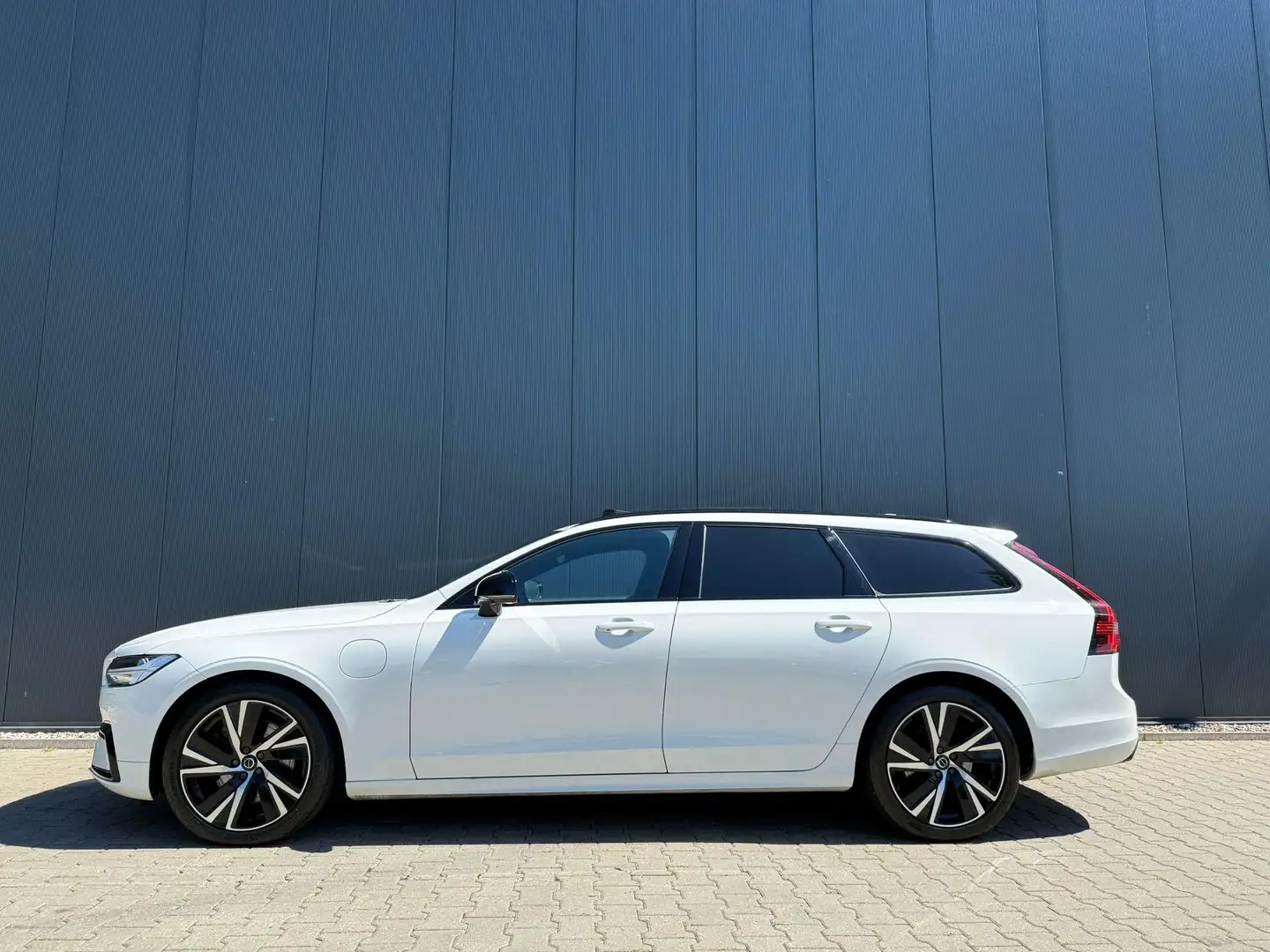 Volvo V90 2.0 T8 AWD R-Design luchtvering / B&W / pano / HUD Bianco - 2