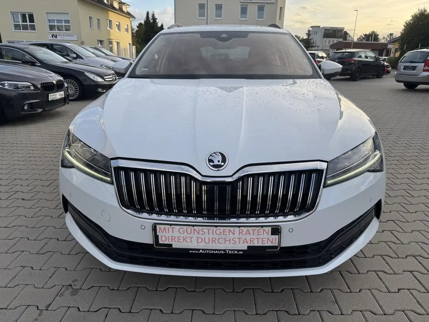 Skoda Superb Combi 2.0 TDI DSG 8x bereift/1.Hand/NAVI/AHK/SHZ/P Weiß - 2
