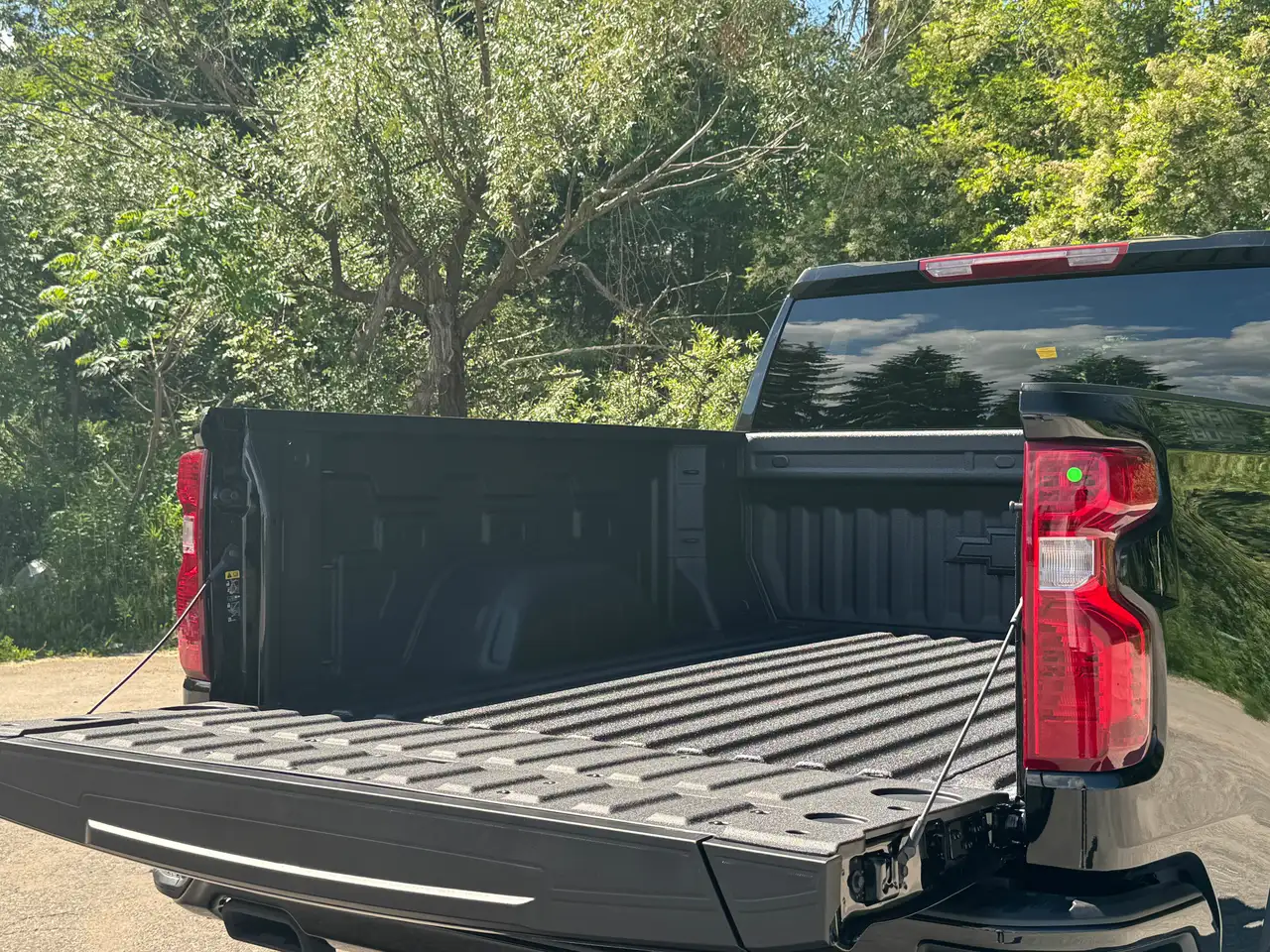 Chevrolet Silverado 1500 photo Chevrolet Silverado 1500