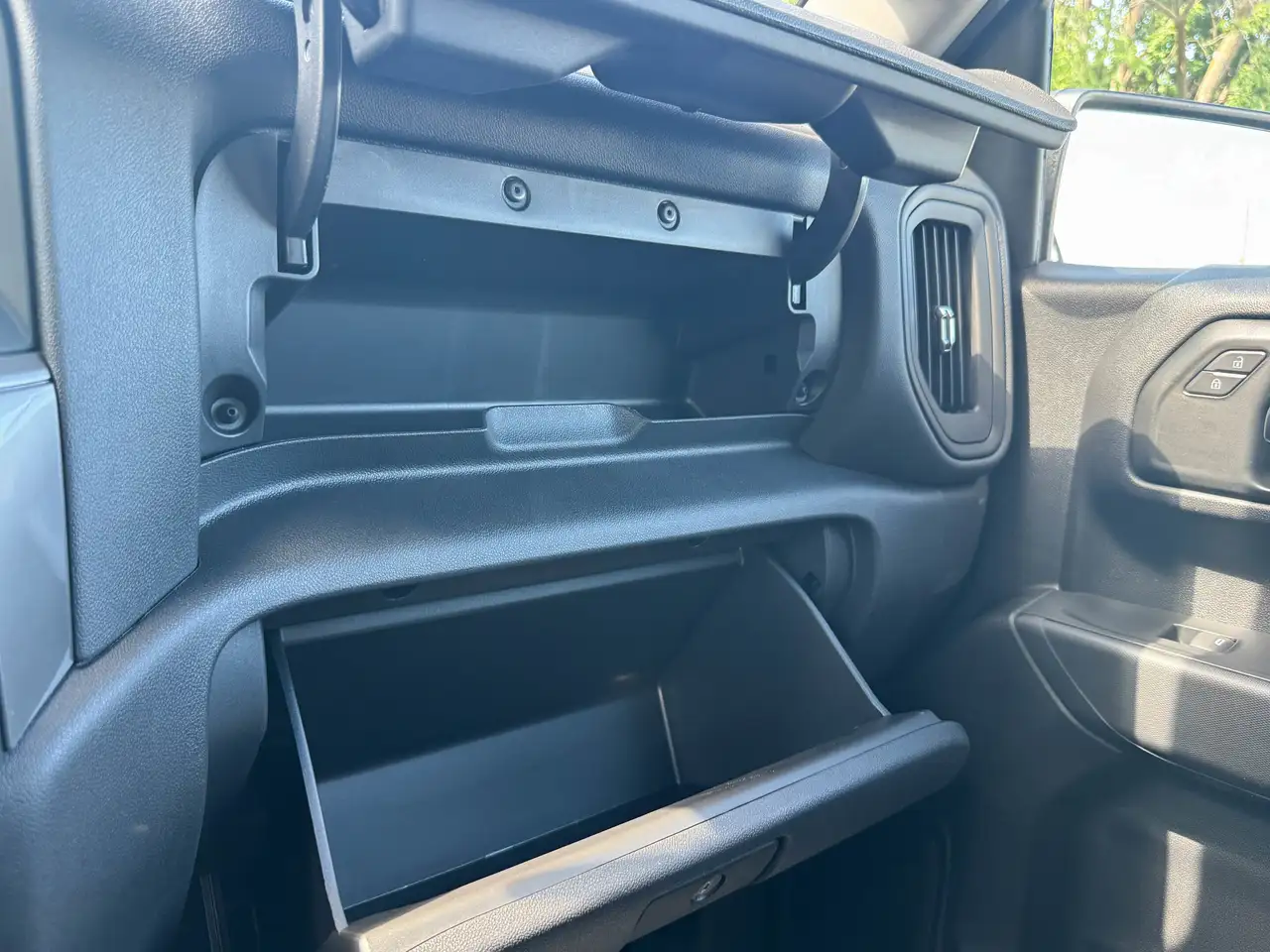 Chevrolet Silverado 1500 photo Chevrolet Silverado 1500