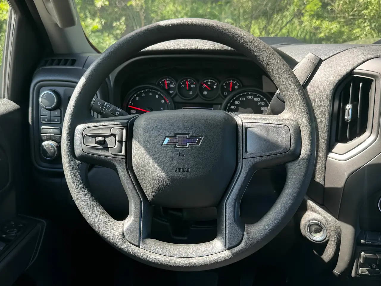 Chevrolet Silverado 1500 photo Chevrolet Silverado 1500