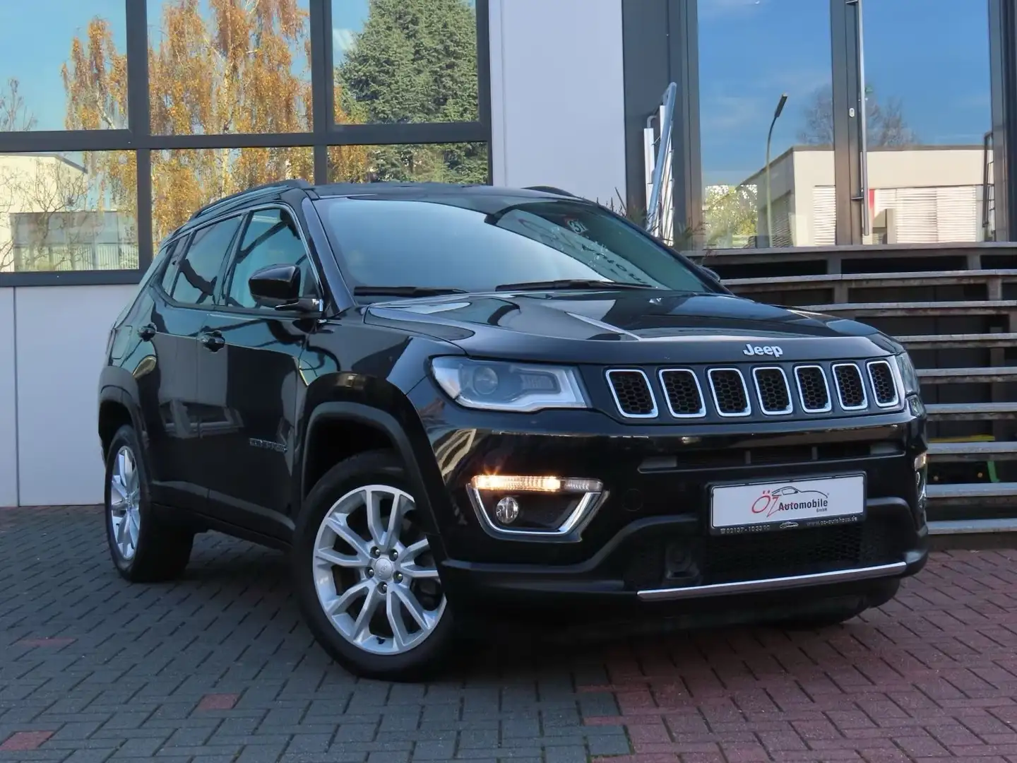 Jeep Compass 1.3 GSE T4 Autom. Leder Klimaauto. PDC Noir - 1