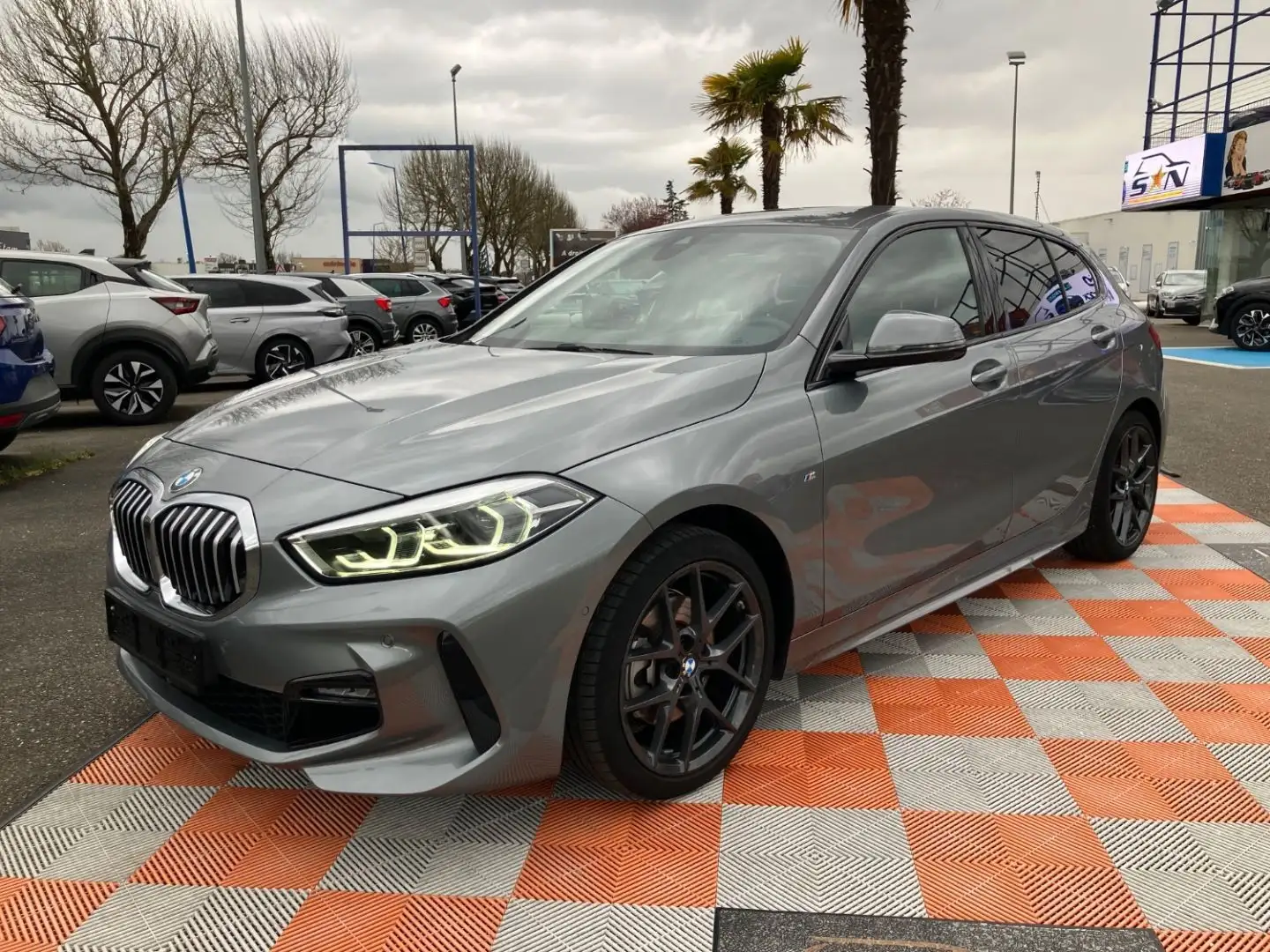 BMW 118 118iA 136 DKG7 M SPORT GPS Pro Caméra JA 18\u0026a Gris - 2