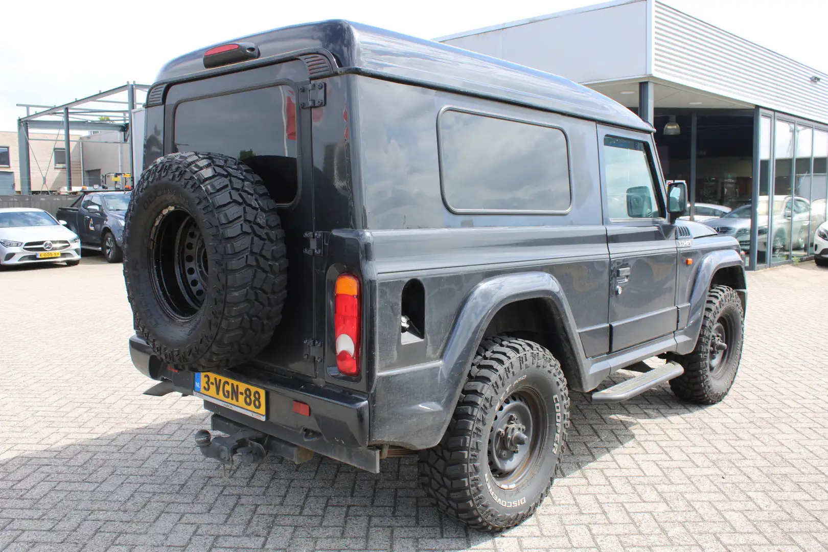 Iveco Massif 25 S 18 SW3D W AIRCO 97.376KM NL AUTO Schwarz - 2