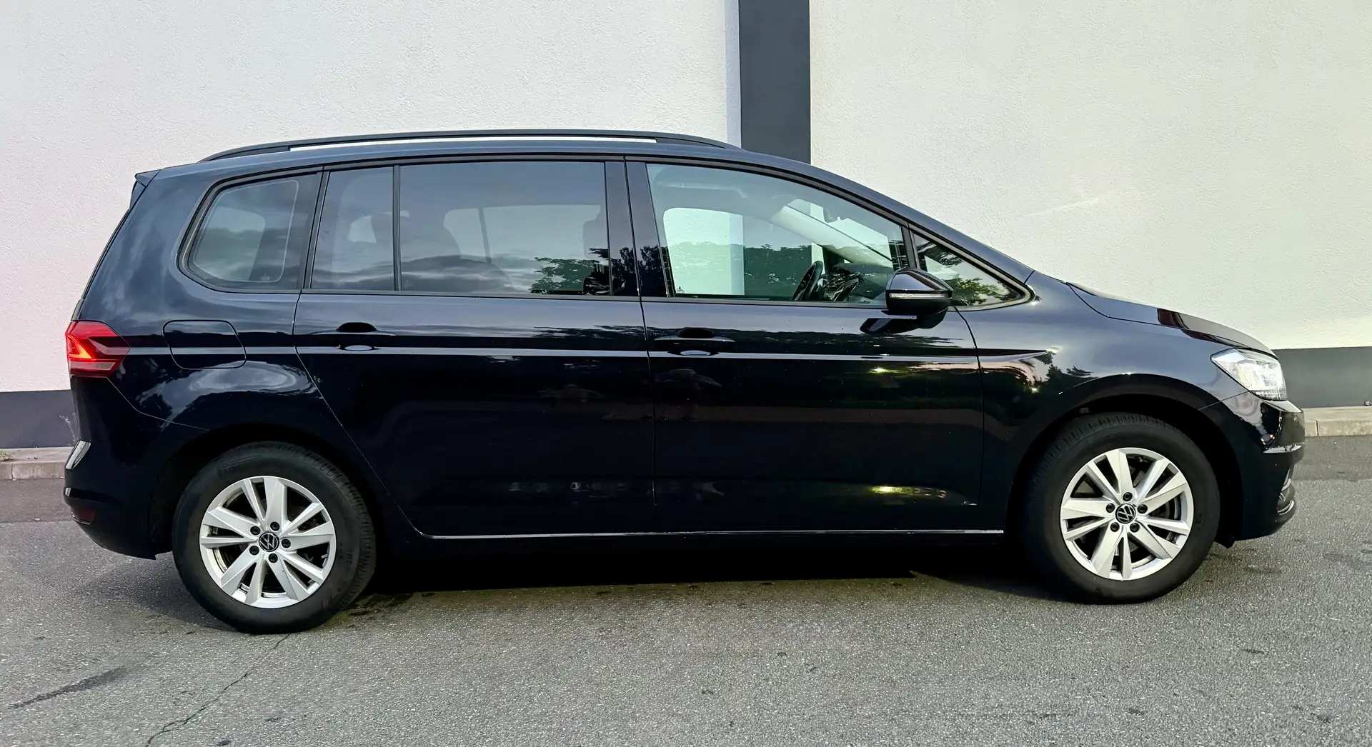 Volkswagen Touran 1.5 TSI DSG Comfortline / Business Premium 7 Sitz Schwarz - 1
