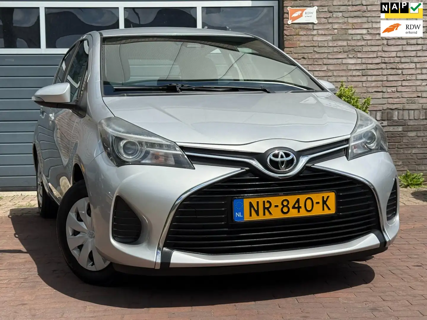 Toyota Yaris 1.0 VVT-i Trend|Airco|Navi. Grijs - 1