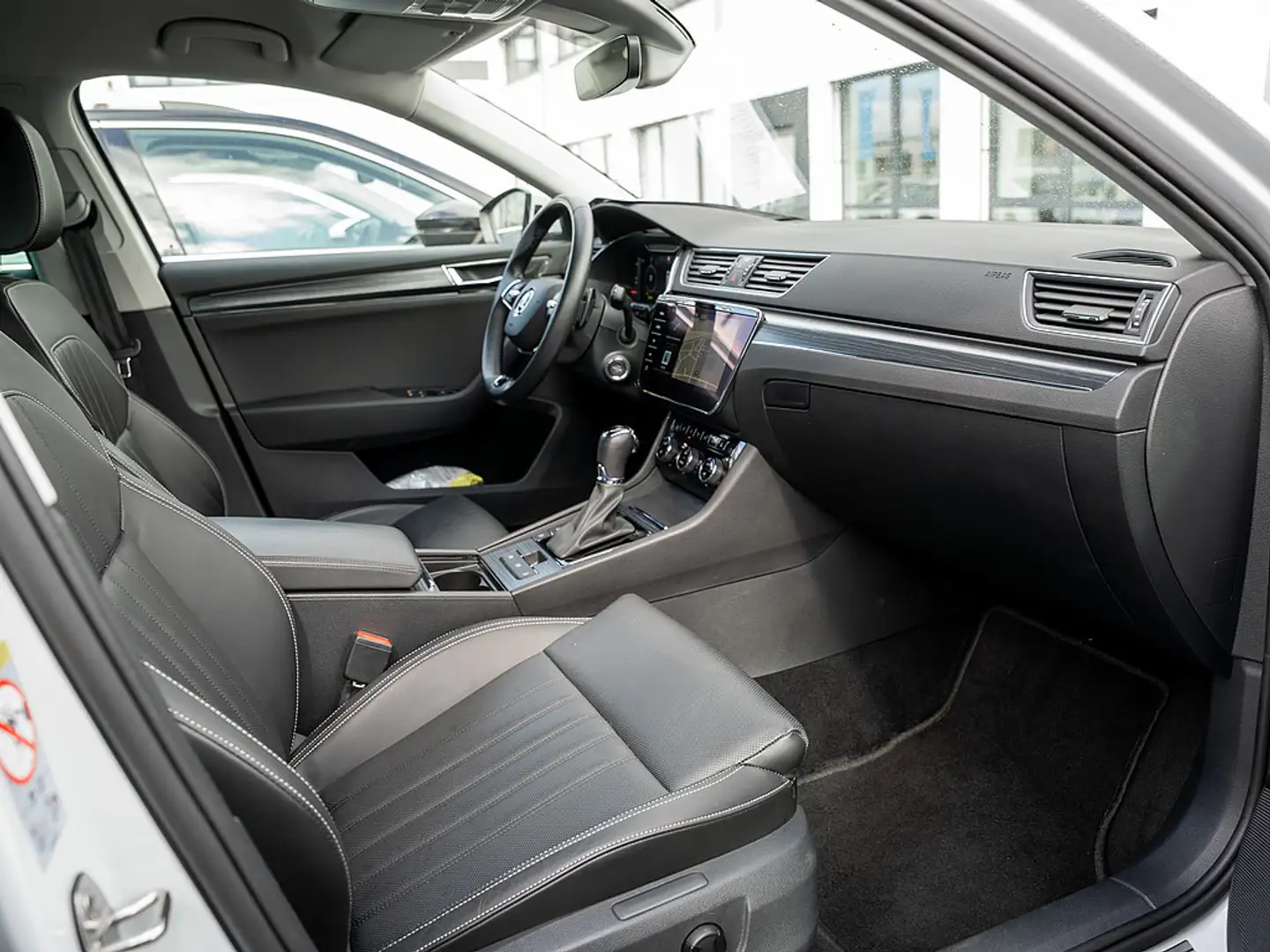 Skoda Superb Combi 1.4 TSI iV Style DSG NAVI ACC KA Weiß - 2
