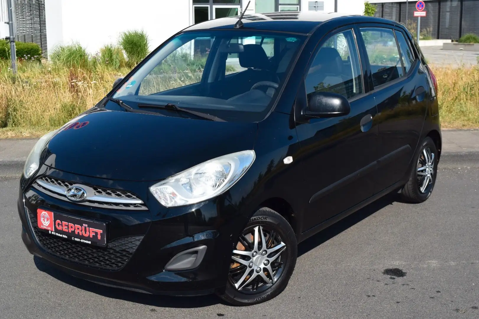 Hyundai i10 FIFA WM Edition Klima 4XEl.Fenster,8-Fach Schwarz - 1