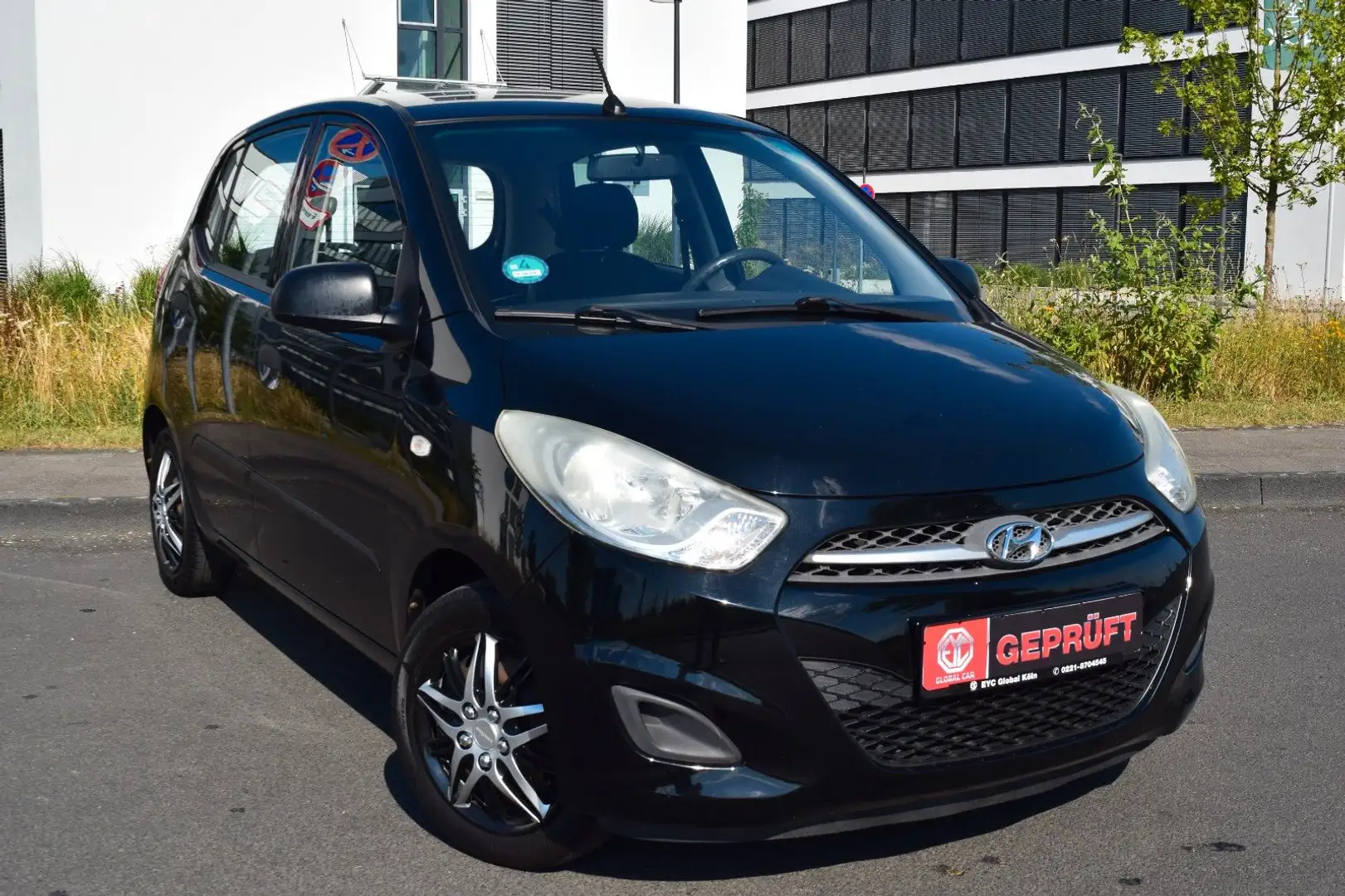 Hyundai i10 FIFA WM Edition Klima 4XEl.Fenster,8-Fach Schwarz - 2