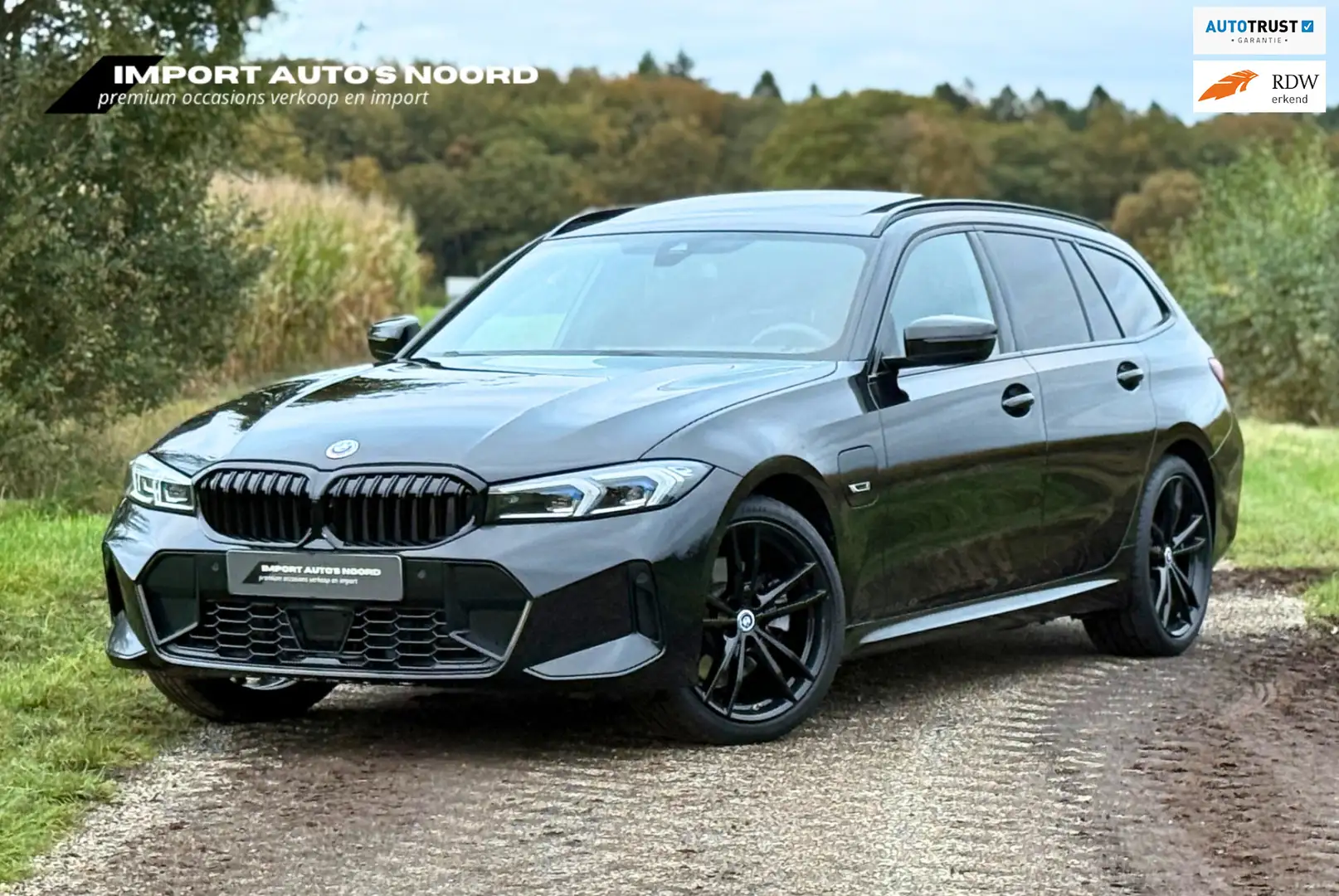 BMW 330 3-serie Touring 330e xDrive M sport Pano ACC Camer Zwart - 1