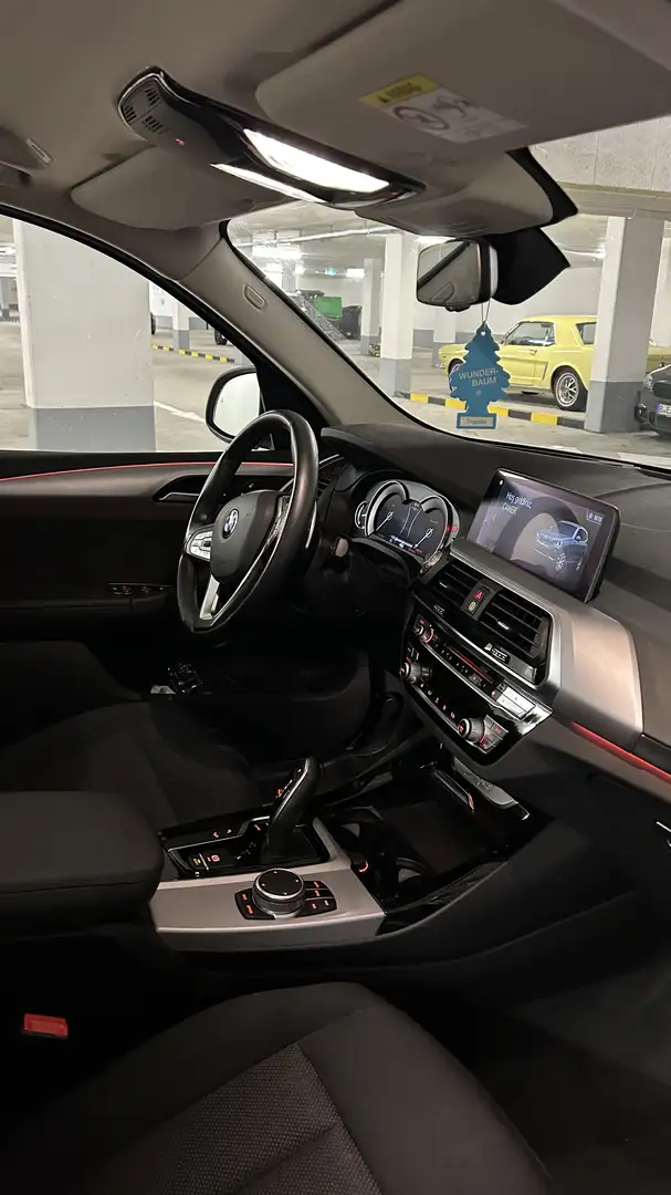 BMW X3 xDrive20i Aut. Advantage - 2