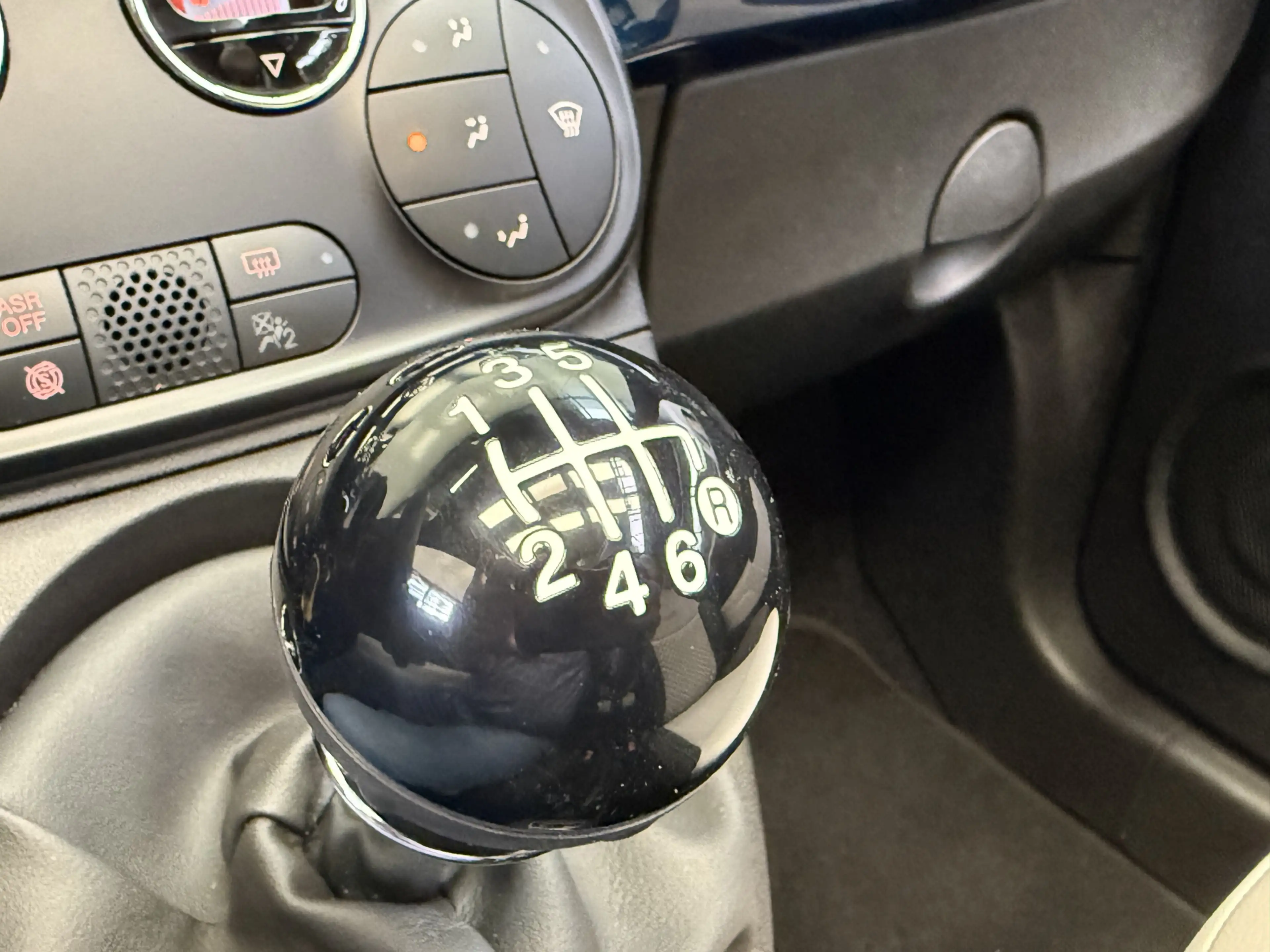 Fiat 500C 1.0 Hybrid Dolcevita AIRCO/ECC-NAVI by CARPLAY-LMV — photo 32