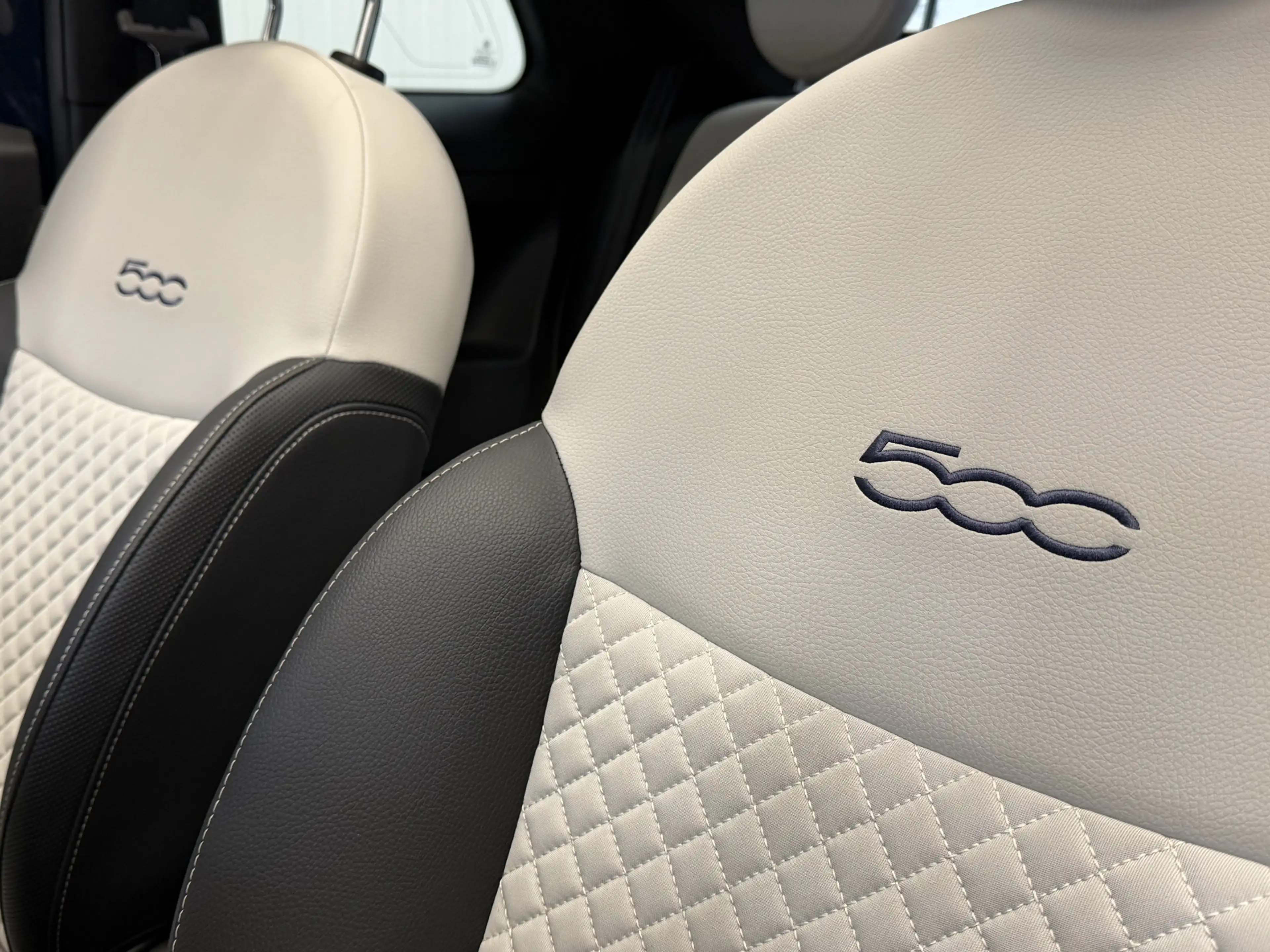 Fiat 500C 1.0 Hybrid Dolcevita AIRCO/ECC-NAVI by CARPLAY-LMV — photo 40
