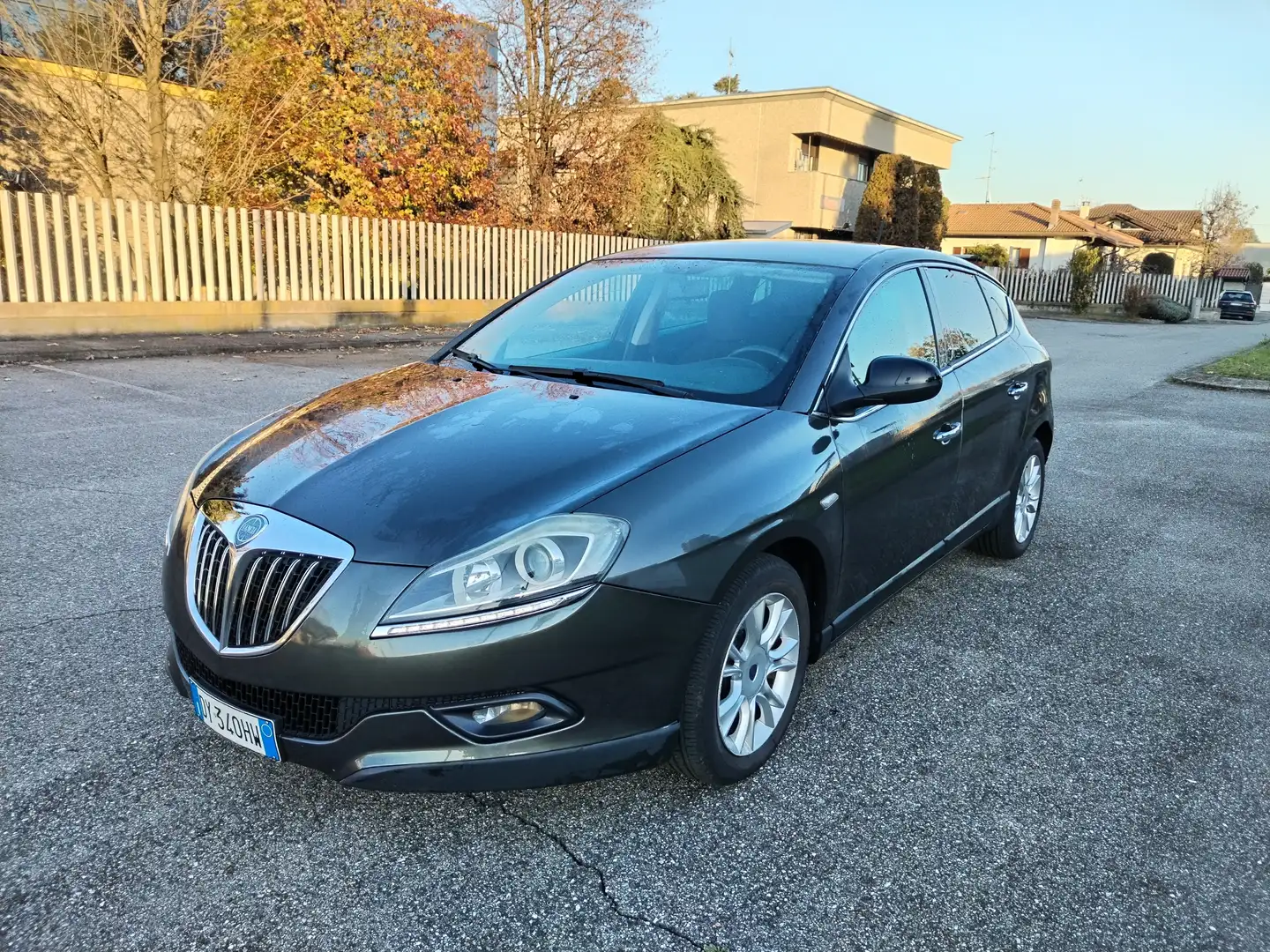Lancia Delta 1.6 mjt Oro 120cv dpf Marrón - 2