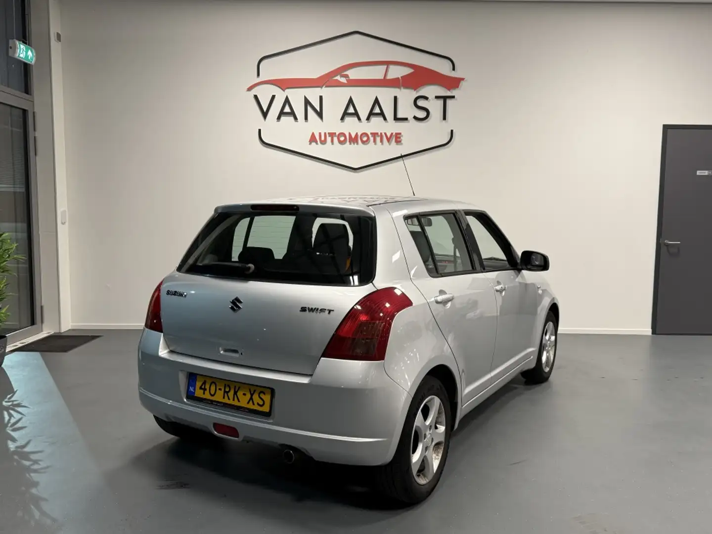 Suzuki Swift 1.5 Exclusive / Airco / Cruise / 5 deurs Gris - 2