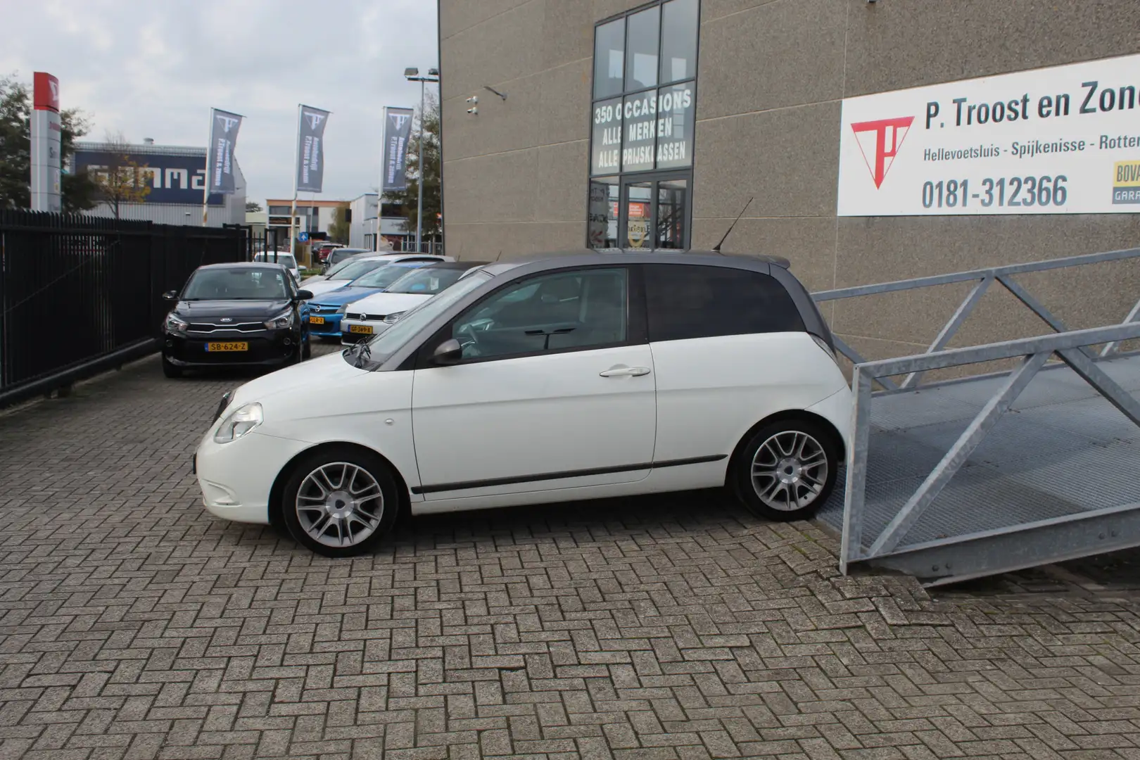 Lancia Ypsilon 1.4-16V Oro MEENEEMPRIJS/APK TOT 02-2026 Gris - 2