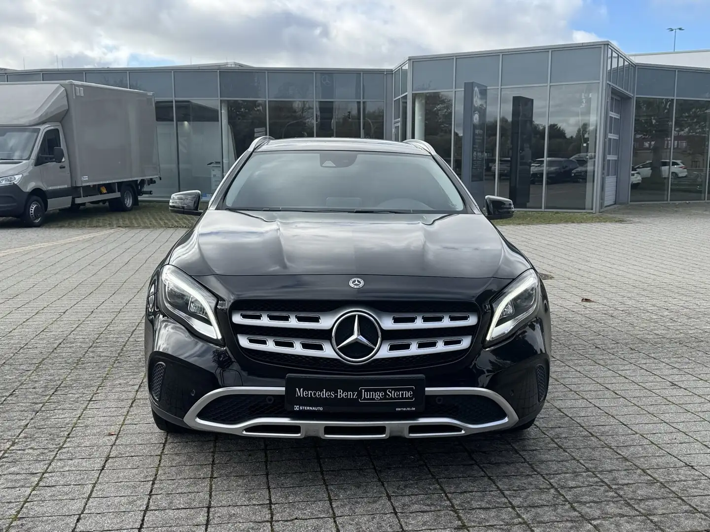 Mercedes-Benz GLA 180 GLA 180 Urban/Navi/Pano.-Dach/Autom./Klima/LED Zwart - 2