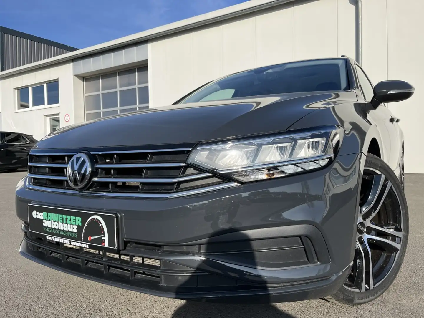 Volkswagen Passat Variant 1.6 TDI DSG R-Line Optik 119€ m. 20% Anzahlung D Grau - 1
