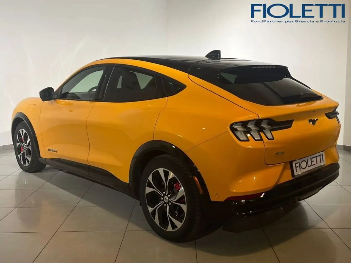 Ford Mustang Mach-E AWD Eletttrico Extended 370CV Premium Orange - 2