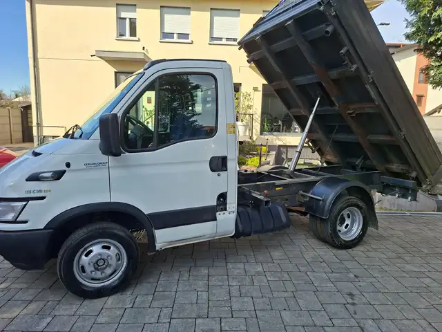 Iveco Daily 35 -10 ribaltabile con aria cond. Tagliandat