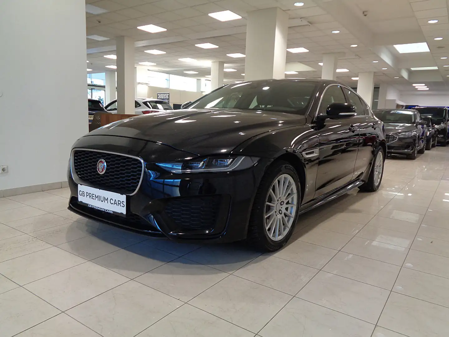 Jaguar XE D180 AWD R-Dynamic SE Aut. R-Dynamic SE Noir - 1