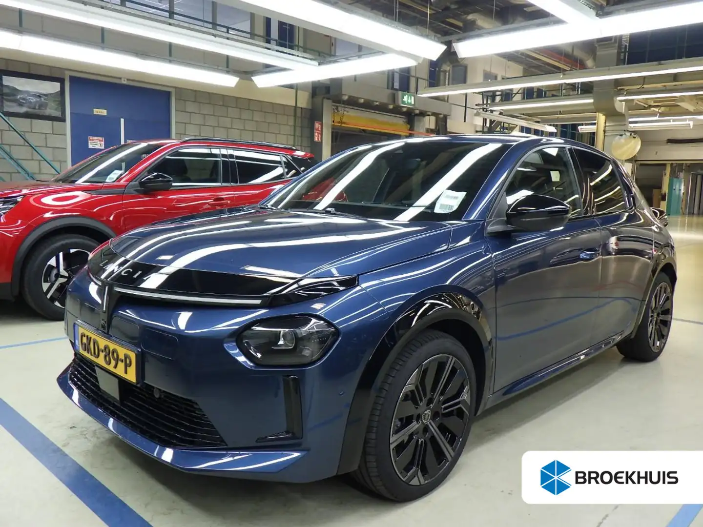 Lancia Ypsilon Edizione Cassina Limitata 51 kWh 3 Fase | Navigati Blauw - 1