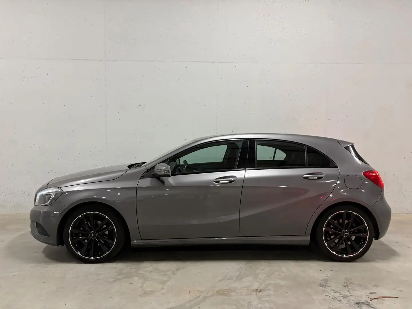 Mercedes-Benz A 180 CDI AMG 5drs. Navi Airco Cruise Stoelverw. Grijs - 2