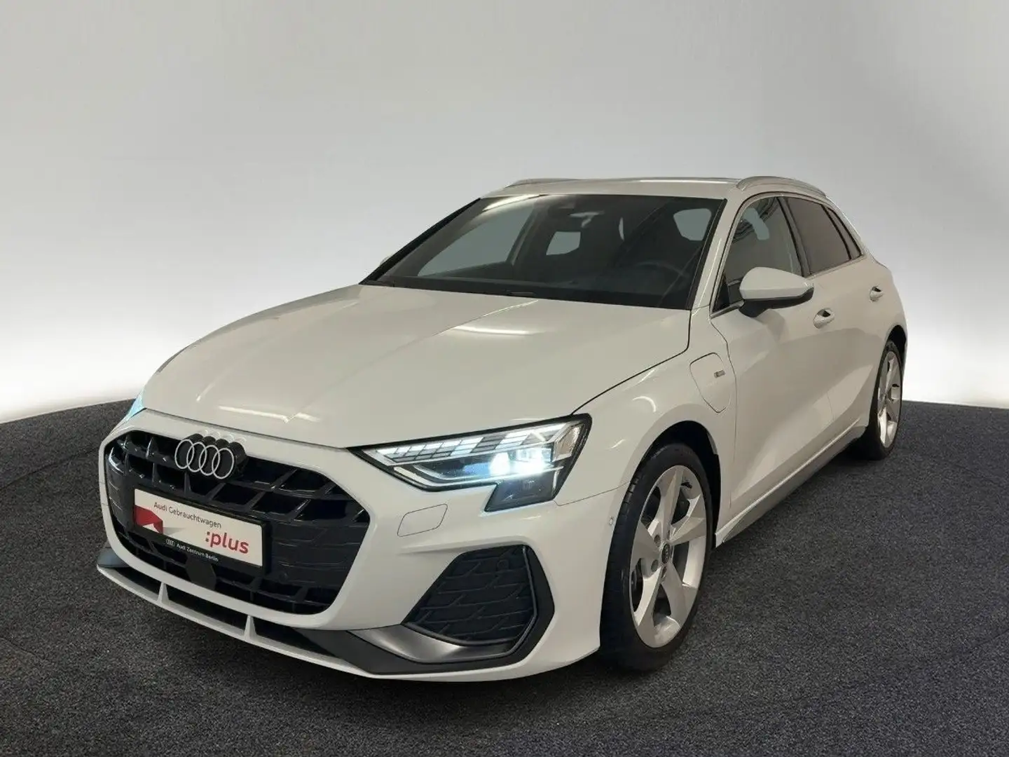 Audi A3 S line 40 TFSI e S tr. SITZHZG NAVI Weiß - 2