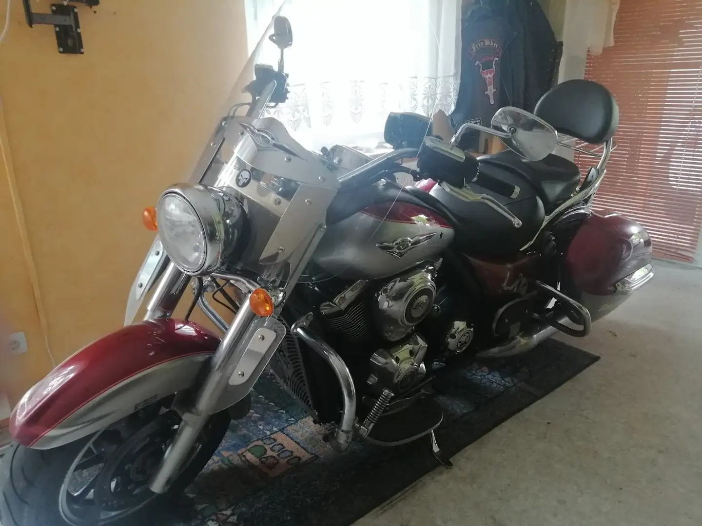 Kawasaki VN 1700 Classic Tourer crvena - 1
