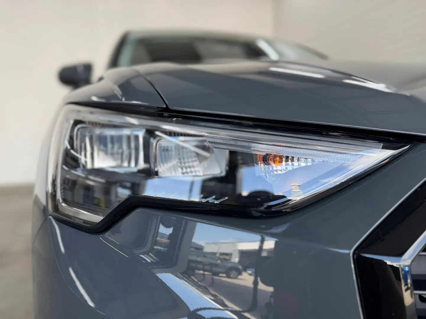 Audi Q3 35 TFSI advanced exterieur Grau - 2