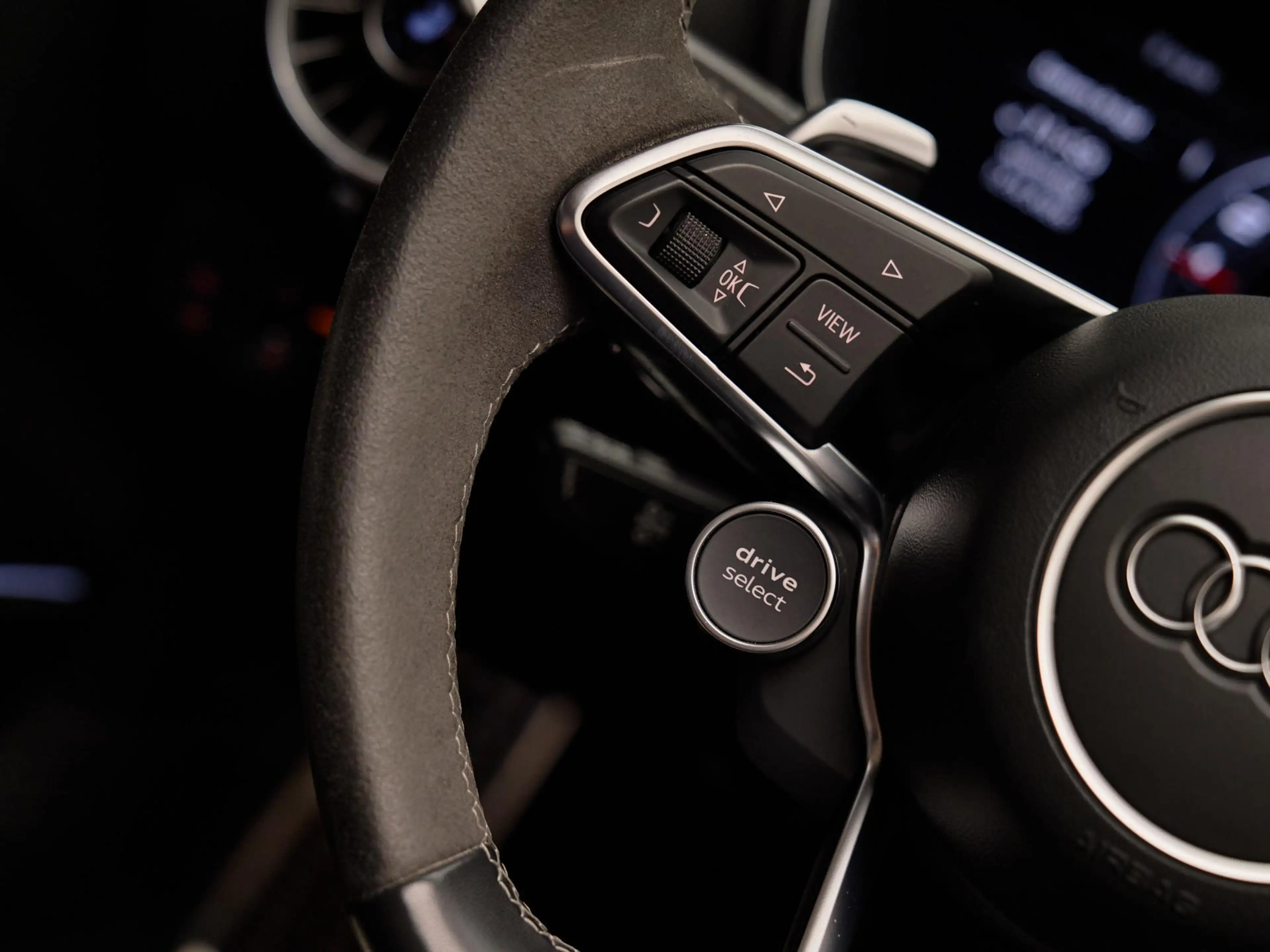 Audi TT RS Roadster 2.5 TFSI Quattro , B&O, magnetic, matrix- — photo 13