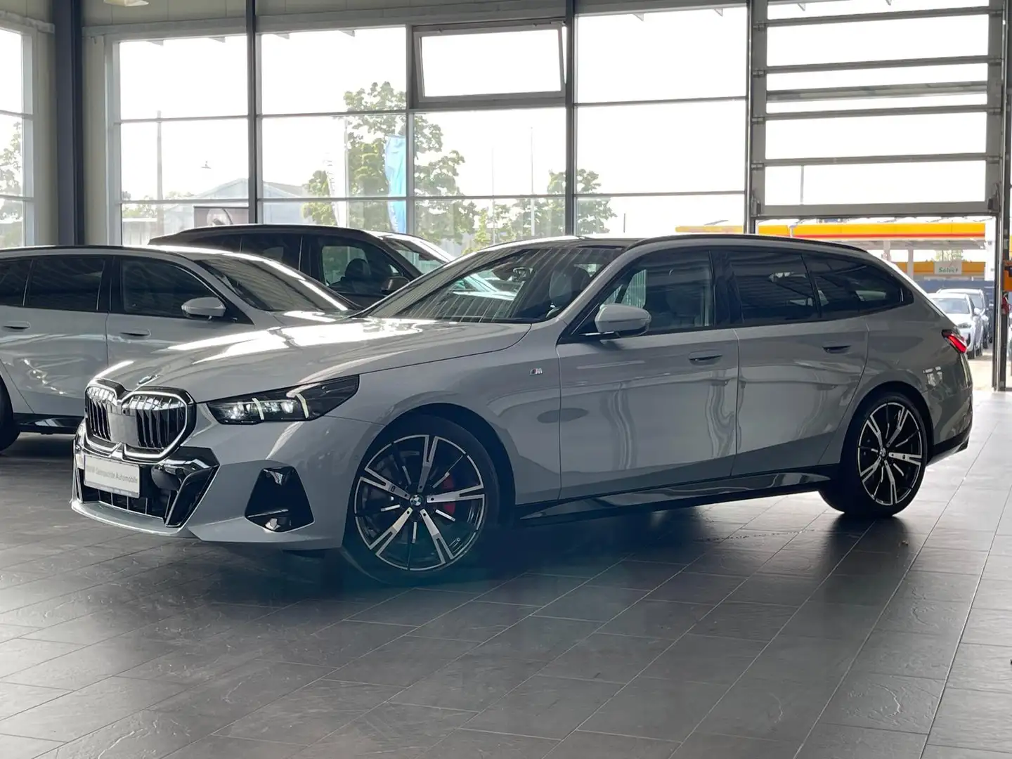 BMW 520 i Tour. M Sport Pro A-LED/ICONIC/360°/PANO/HK Gris - 2