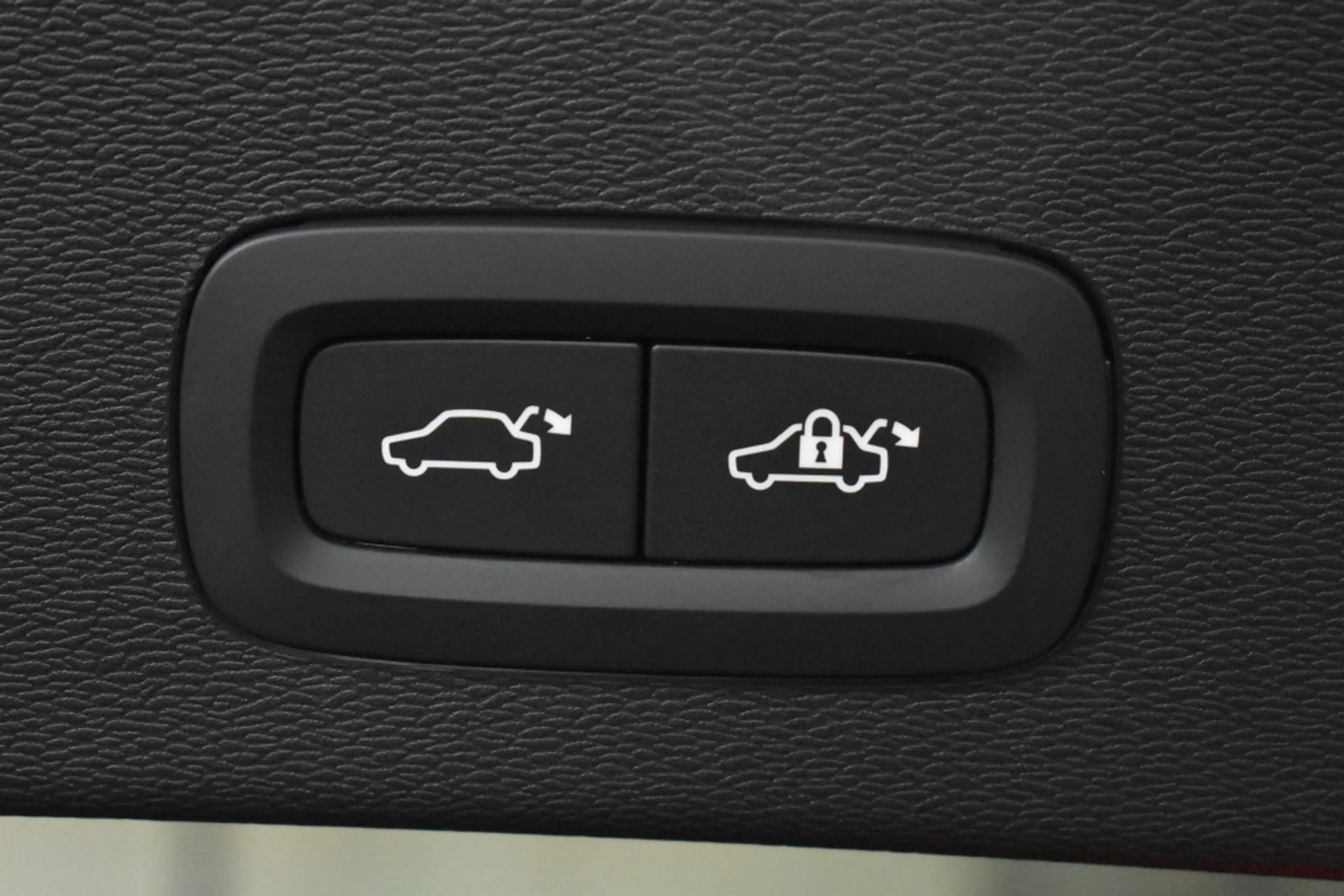 Volvo EC40 Extended Range Ultra 82kWh/252PK | Harman/Kardon | — photo 18